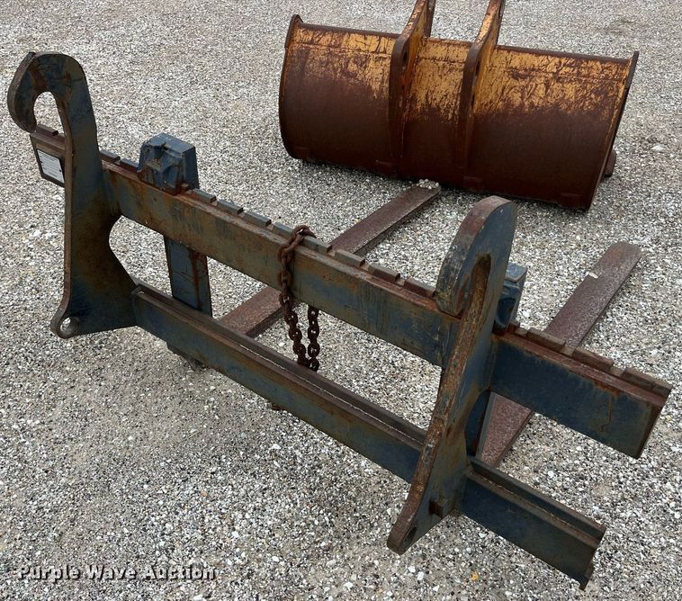 image for item LA9913 John Deere 410G  backhoe