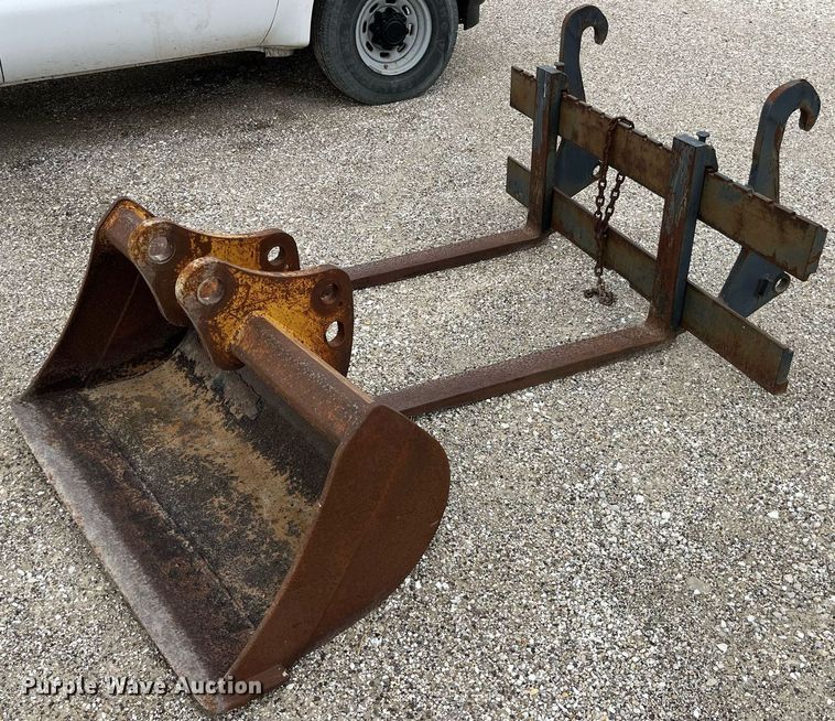 image for item LA9913 John Deere 410G  backhoe