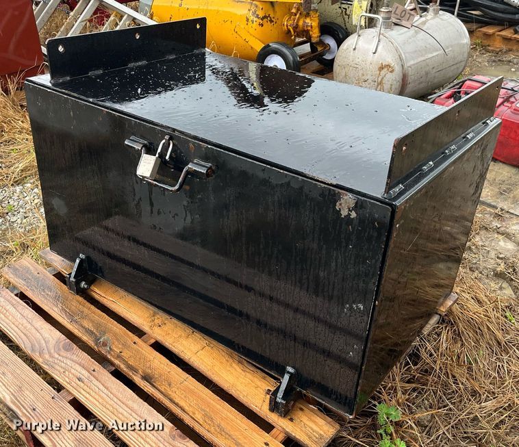 image for item LA9916 Toolbox