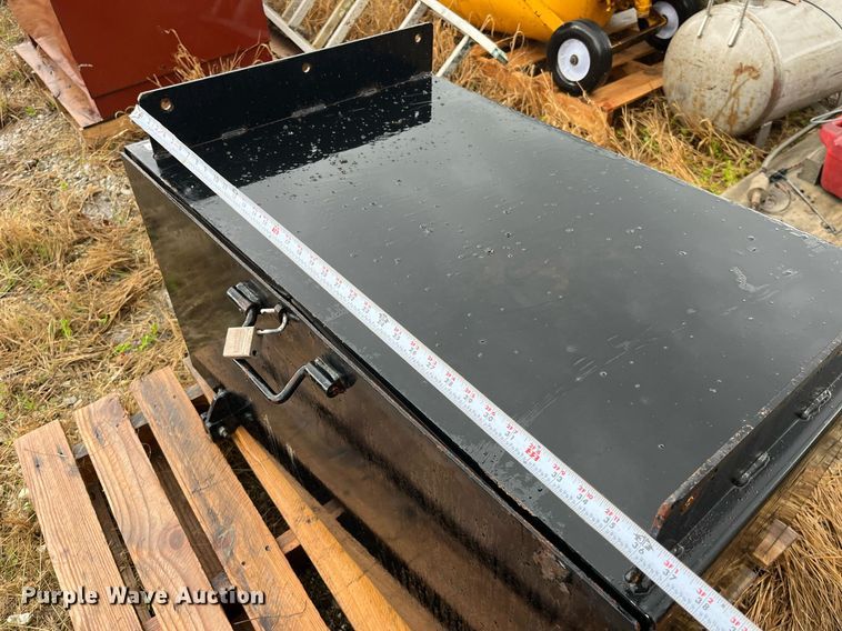 image for item LA9916 Toolbox