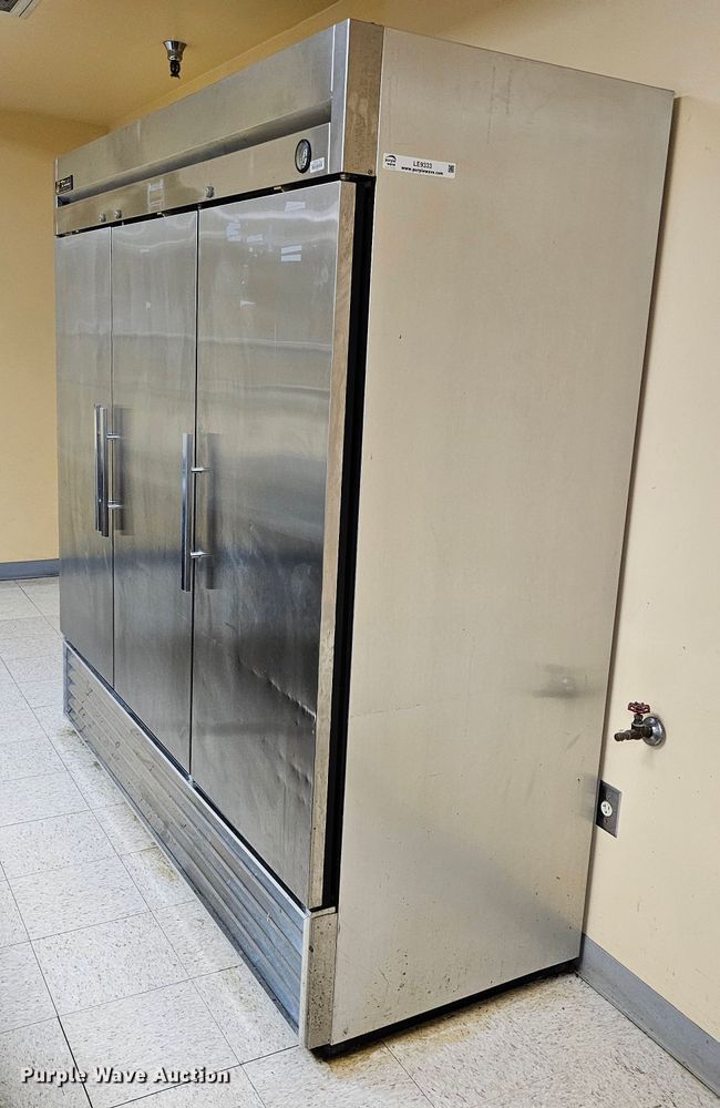 image for item LE9333 True  refrigerator