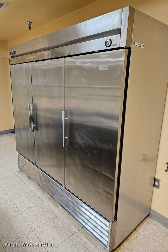 image for item LE9333 True  refrigerator