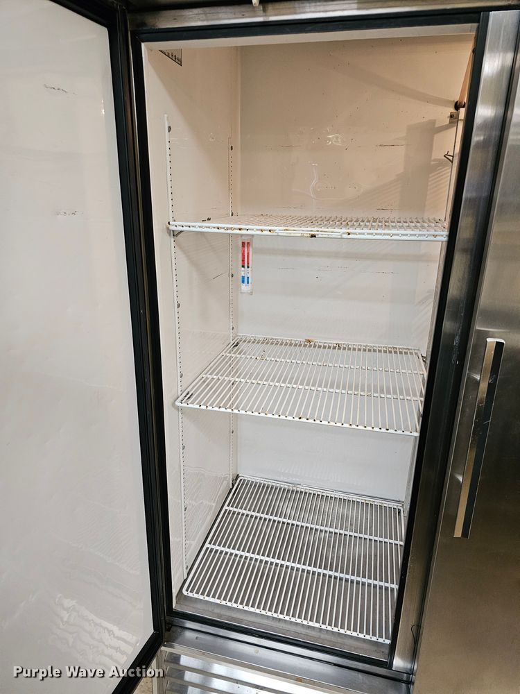 image for item LE9333 True  refrigerator