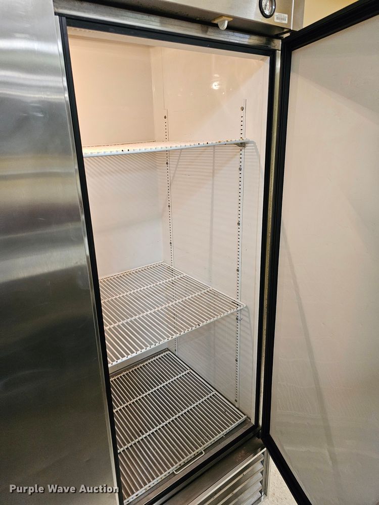 image for item LE9333 True  refrigerator