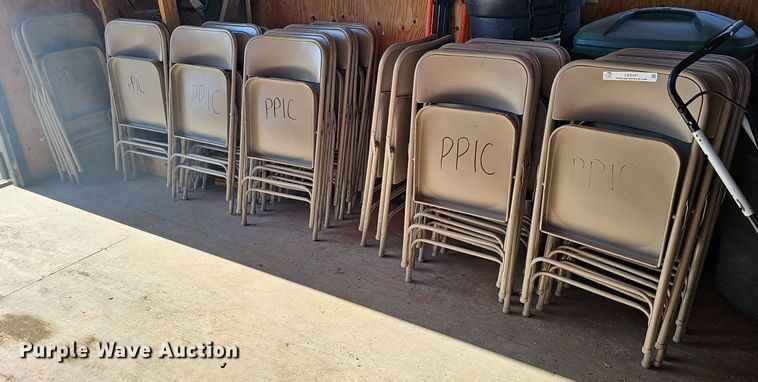 image for item LE9347 Approximately 32 folding chairs