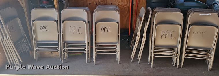 image for item LE9347 Approximately 32 folding chairs