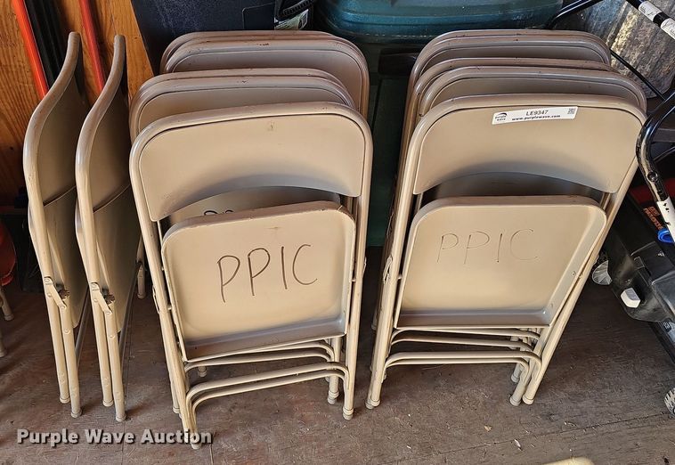 image for item LE9347 Approximately 32 folding chairs