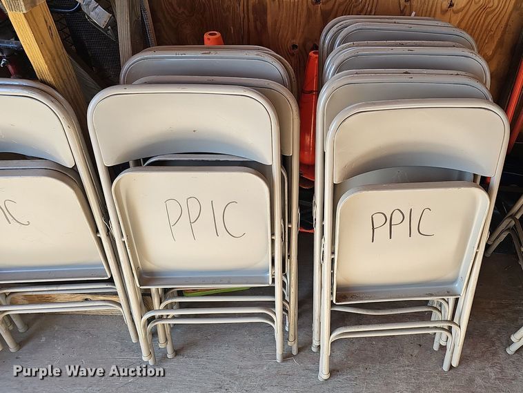 image for item LE9347 Approximately 32 folding chairs