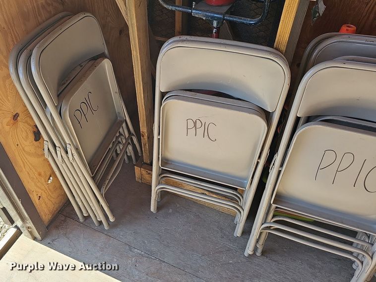 image for item LE9347 Approximately 32 folding chairs