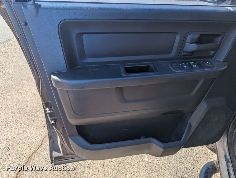 image for item LF9647 2015 Dodge Ram 1500  Crew Cab pickup truck