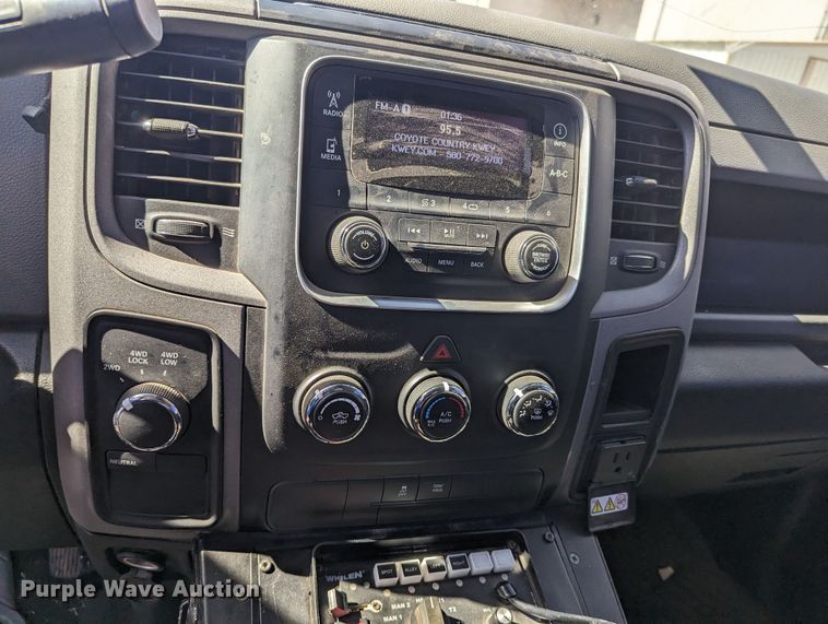 image for item LF9647 2015 Dodge Ram 1500  Crew Cab pickup truck