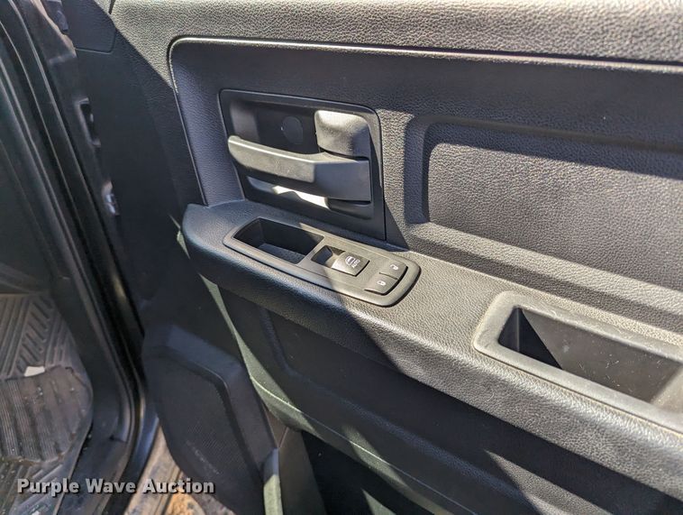 image for item LF9647 2015 Dodge Ram 1500  Crew Cab pickup truck