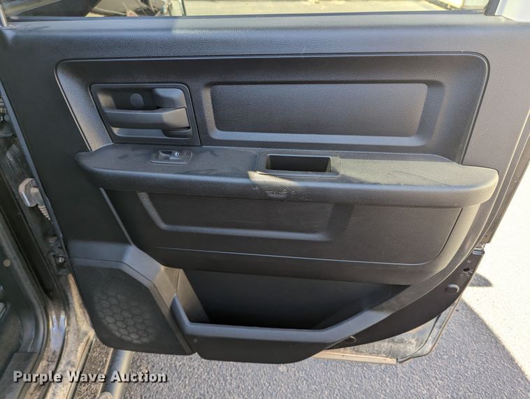 image for item LF9647 2015 Dodge Ram 1500  Crew Cab pickup truck