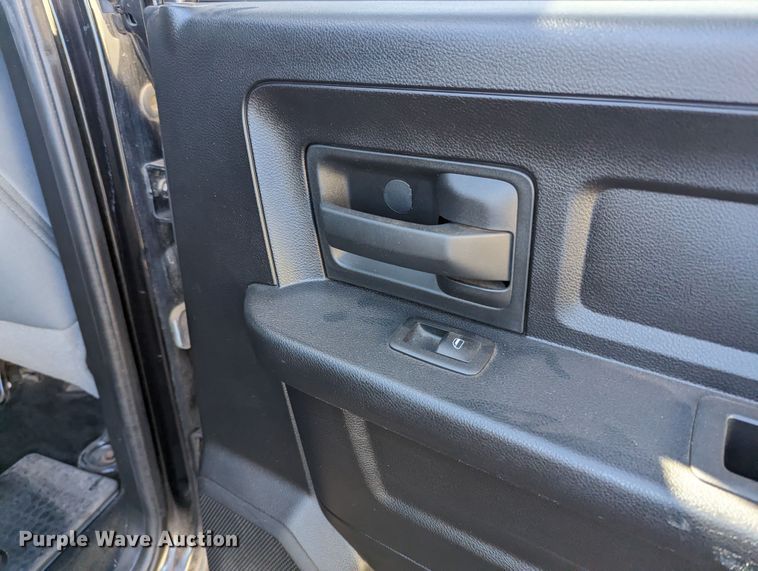 image for item LF9647 2015 Dodge Ram 1500  Crew Cab pickup truck