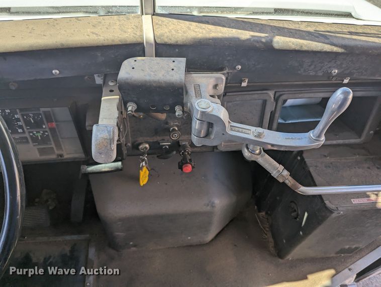 image for item LF9649 1994 International 3800  inmate transport bus