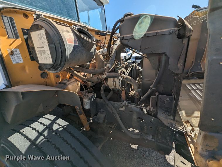 image for item LF9649 1994 International 3800  inmate transport bus