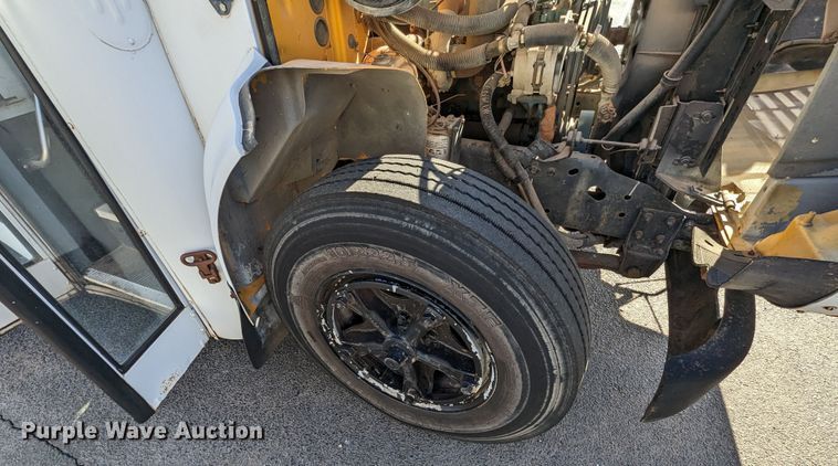 image for item LF9649 1994 International 3800  inmate transport bus