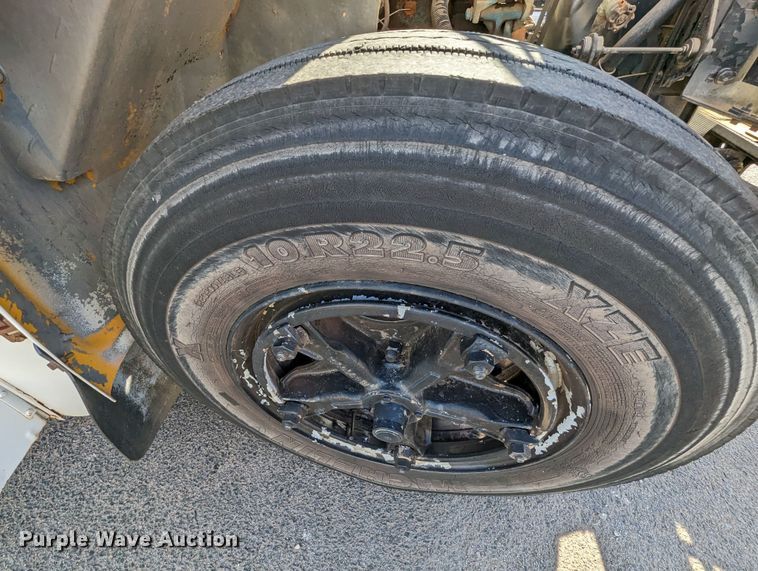 image for item LF9649 1994 International 3800  inmate transport bus