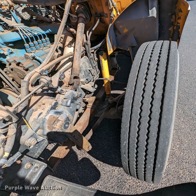 image for item LF9649 1994 International 3800  inmate transport bus