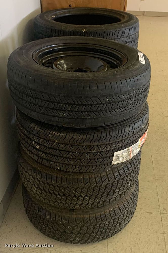 image for item LH9556 (8) tires