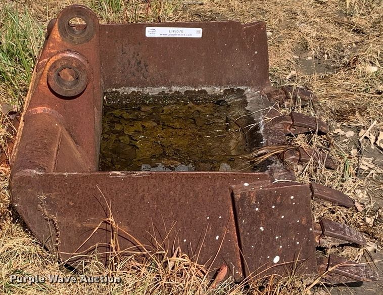image for item LH9578 Excavator bucket