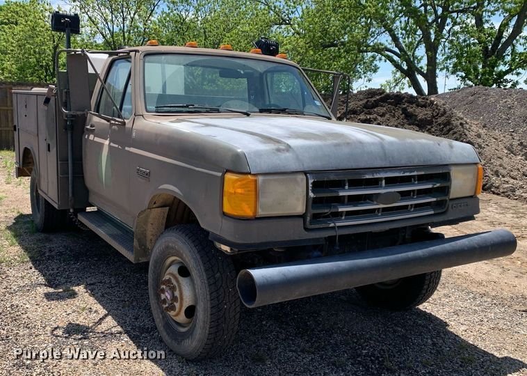 image for item LH9584 1989 Ford F350  utility bed pickup truck