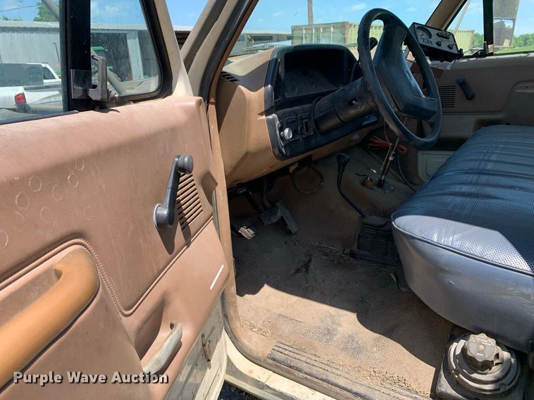 image for item LH9584 1989 Ford F350  utility bed pickup truck