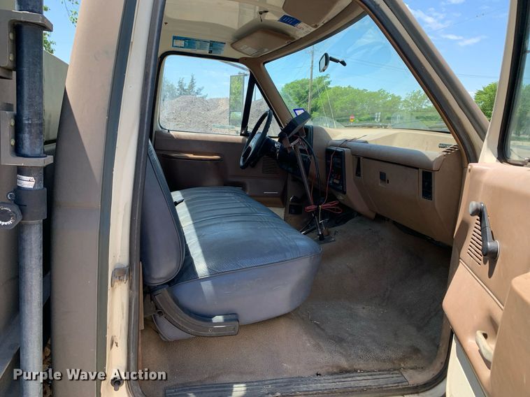 image for item LH9584 1989 Ford F350  utility bed pickup truck