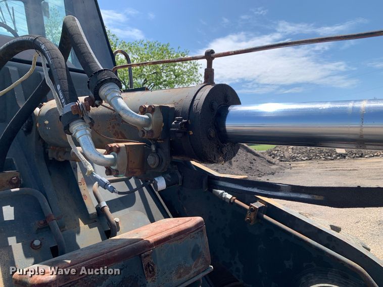 image for item LH9585 1991 Dresser 520C  wheel loader