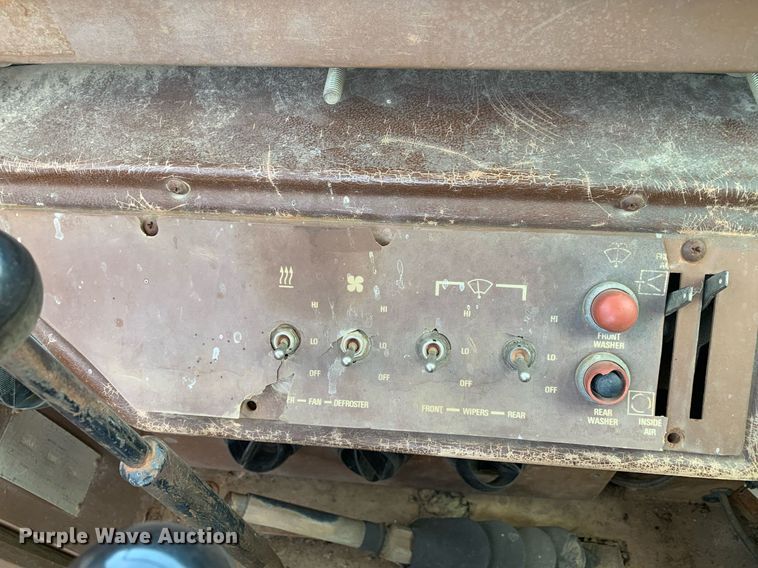 image for item LH9585 1991 Dresser 520C  wheel loader