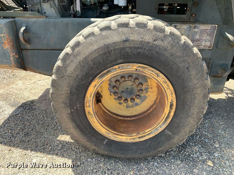 image for item LH9585 1991 Dresser 520C  wheel loader