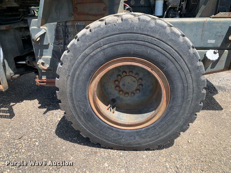 image for item LH9585 1991 Dresser 520C  wheel loader