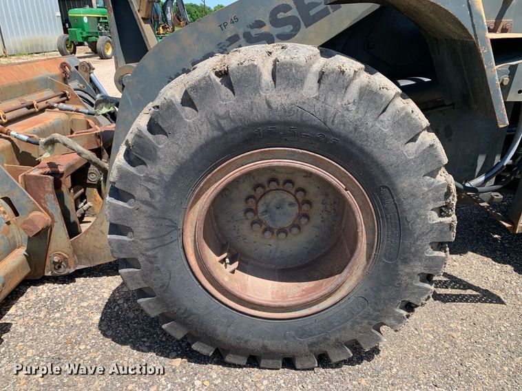 image for item LH9585 1991 Dresser 520C  wheel loader