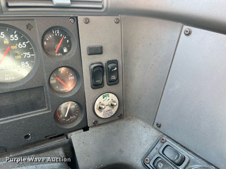 image for item LI9585 2005 American LaFrance Eagle  pumper fire truck