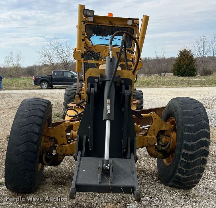 image for item LI9588 Champion 710A Series III  motor grader