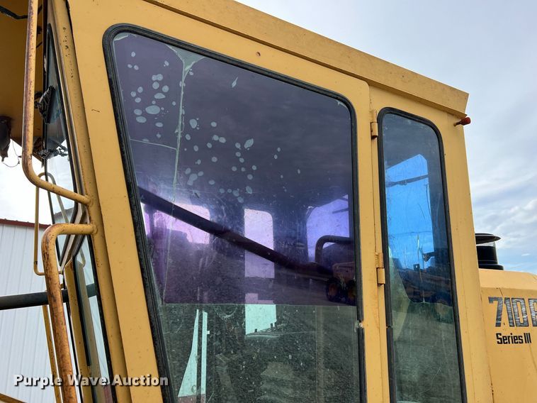 image for item LI9588 Champion 710A Series III  motor grader