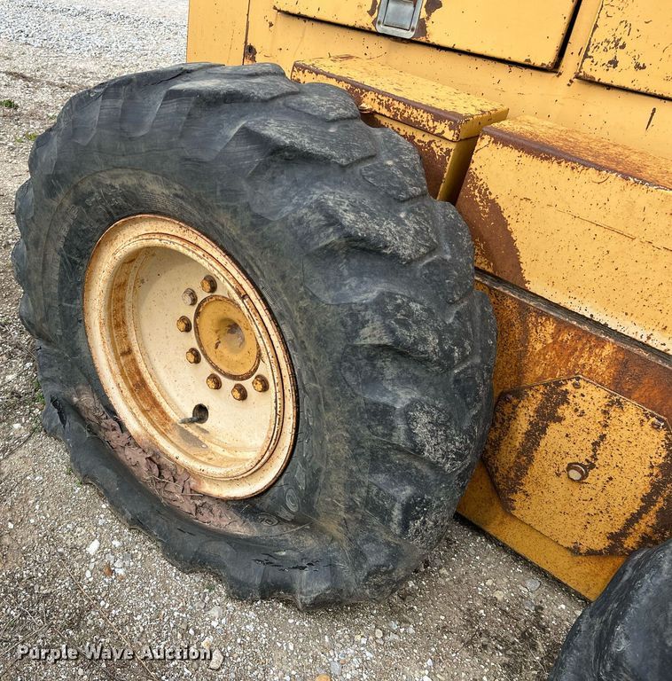 image for item LI9588 Champion 710A Series III  motor grader