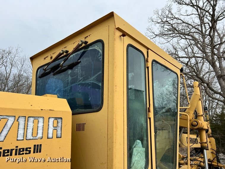 image for item LI9588 Champion 710A Series III  motor grader