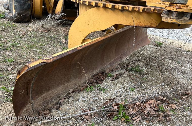 image for item LI9588 Champion 710A Series III  motor grader