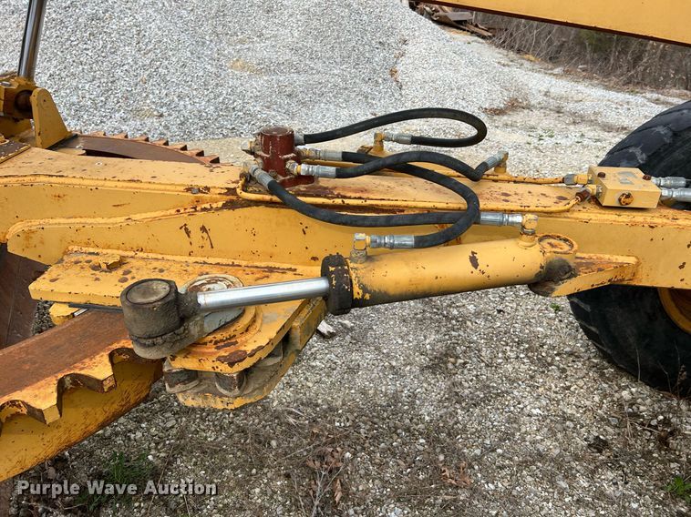 image for item LI9588 Champion 710A Series III  motor grader