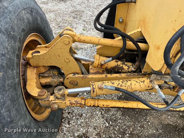 image for item LI9588 Champion 710A Series III  motor grader