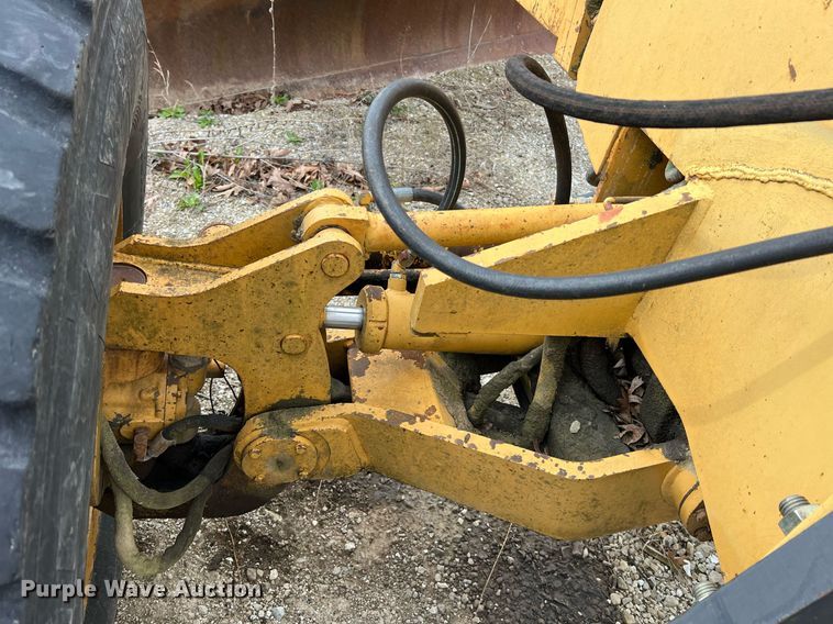 image for item LI9588 Champion 710A Series III  motor grader