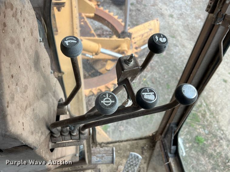 image for item LI9588 Champion 710A Series III  motor grader