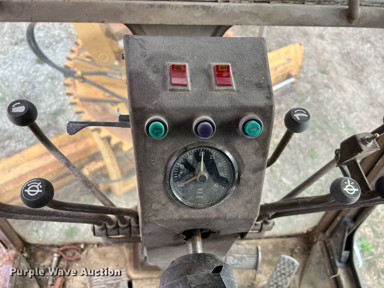 image for item LI9588 Champion 710A Series III  motor grader