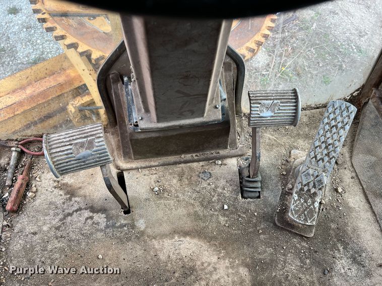 image for item LI9588 Champion 710A Series III  motor grader