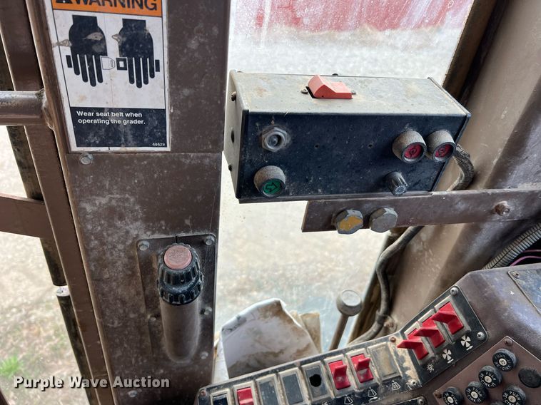 image for item LI9588 Champion 710A Series III  motor grader