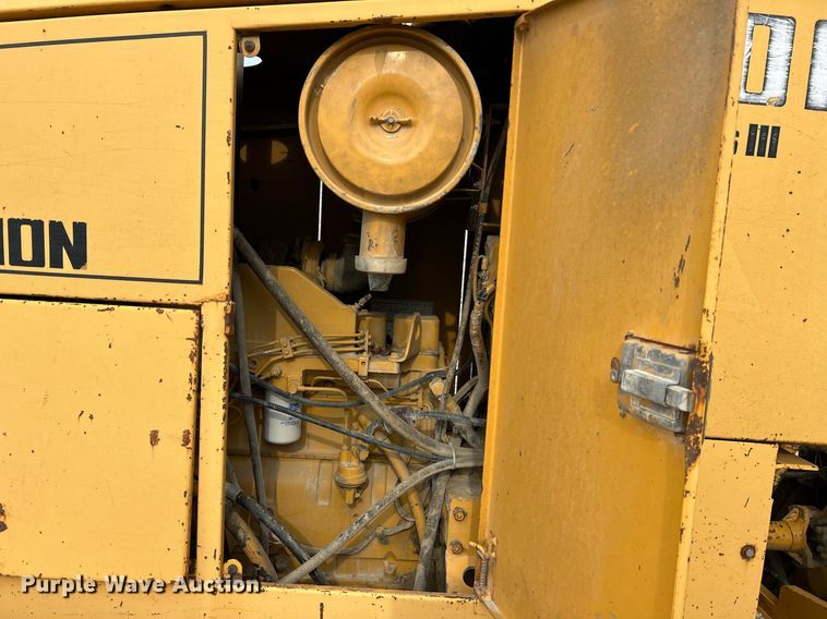 image for item LI9588 Champion 710A Series III  motor grader