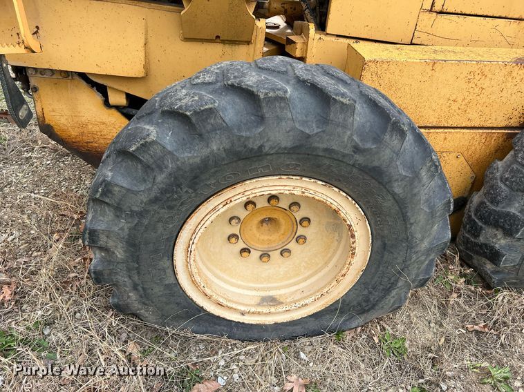 image for item LI9588 Champion 710A Series III  motor grader