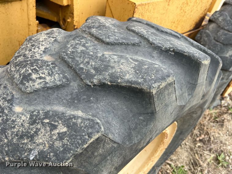 image for item LI9588 Champion 710A Series III  motor grader