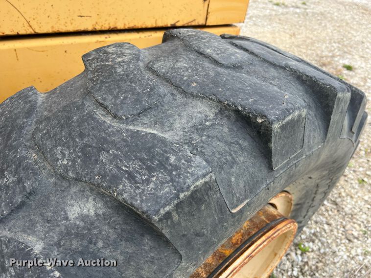 image for item LI9588 Champion 710A Series III  motor grader